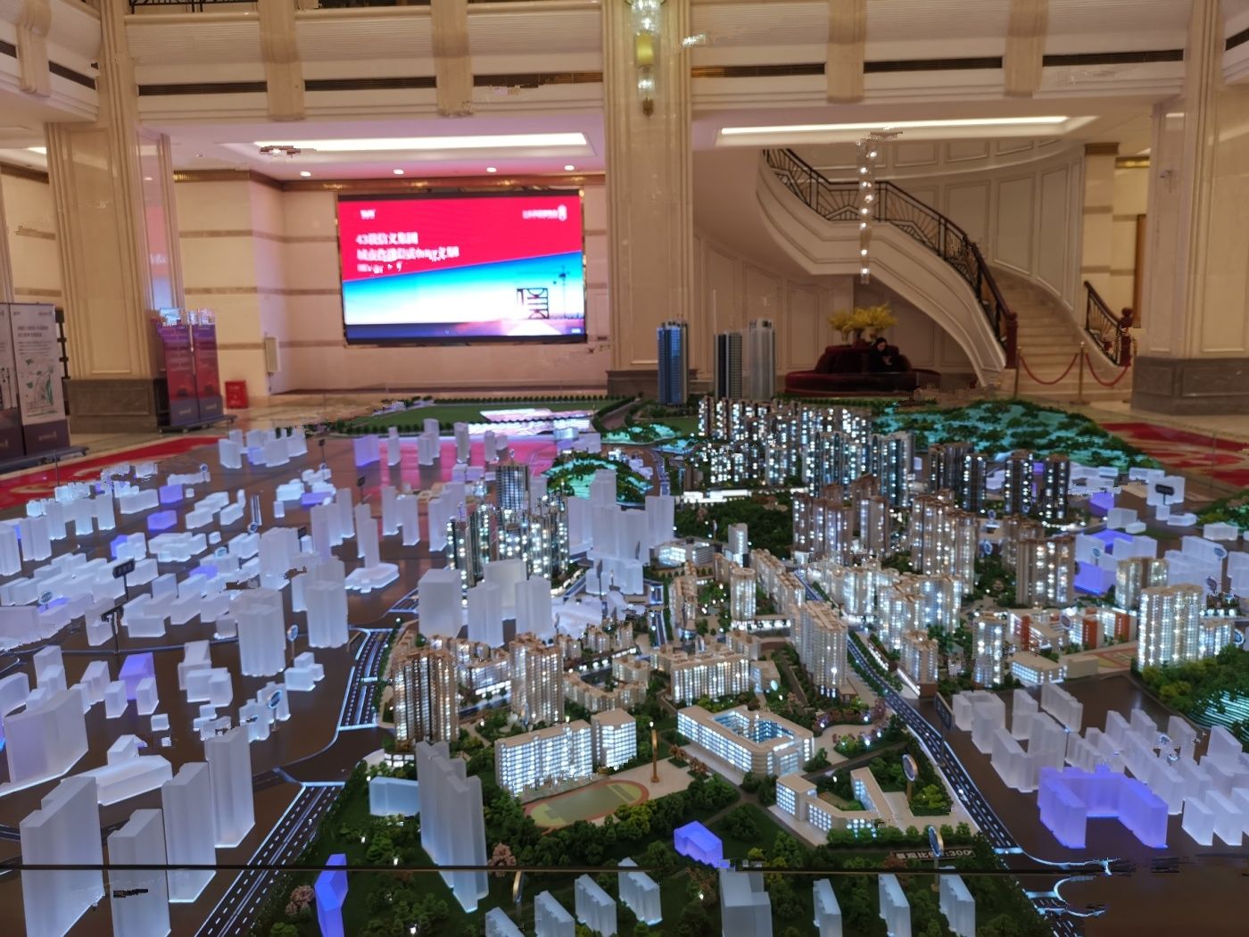 信义金御半山珑门